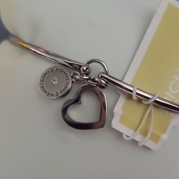 NWT🏷️ MICHAEL KORS Pave Heart Skinny Hinged Bangle in silver - Picture 3 of 7